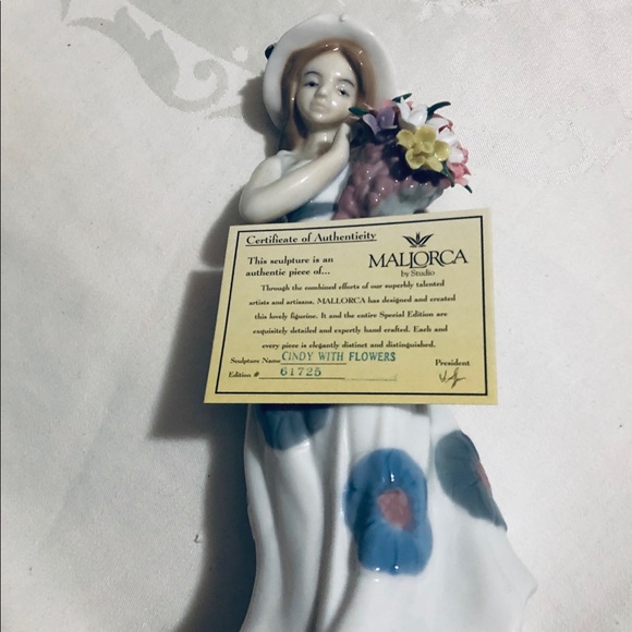 ❤️ Mallorca Porcelain Figurine —Collectors item - Picture 3 of 6